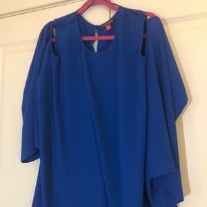 NWT Vince Camuto Cold Shoulder Top